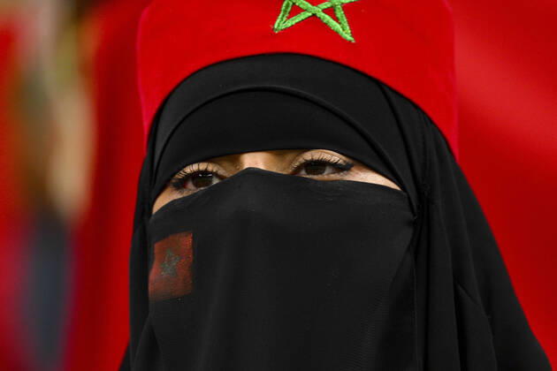 Supporters du Maroc - Ambiance femme portant le Hijab et un voile integral FOOTBALL : France vs Maroc - 1 2 finale - coupe du Monde Qatar 2022 - 14 12 2022 JBAutissier Panoramic