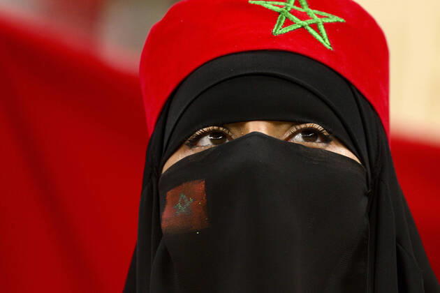 Supporters du Maroc - Ambiance femme portant le Hijab et un voile integral FOOTBALL : France vs Maroc - 1 2 finale - coupe du Monde Qatar 2022 - 14 12 2022 JBAutissier Panoramic