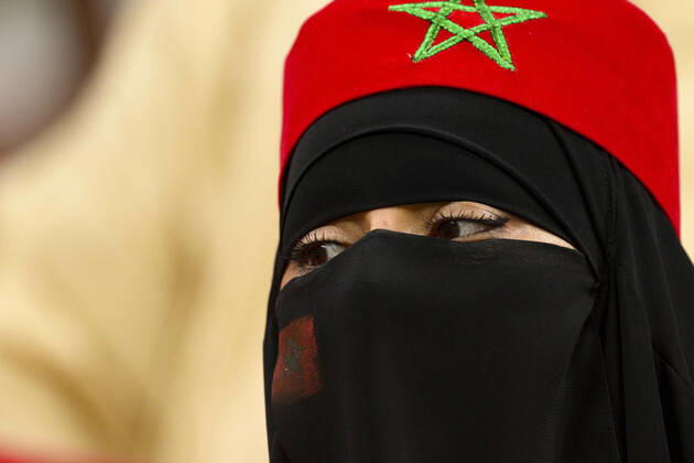 Supporters du Maroc - Ambiance femme portant le Hijab et un voile integral FOOTBALL : France vs Maroc - 1 2 finale - coupe du Monde Qatar 2022 - 14 12 2022 JBAutissier Panoramic