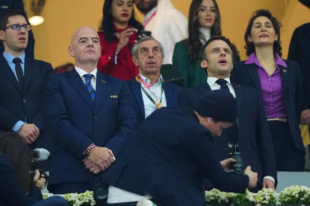 FIFA WM 2022, Frankreich - Marokko, Gianni Infantino und Emmanuel Macron