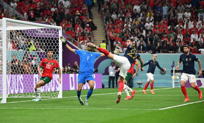 Football, men, 2022 23 season, Qatar World Cup, semi-final, France Morocco at Al Bayt Stadium in Al Khor, Theo Hernandez France scores the goal to 1 0 against Achraf Dari Morocco and goalkeeper Yassine Bounou Morocco , 14 12 2022, Copyright: xMatthiasxKochx