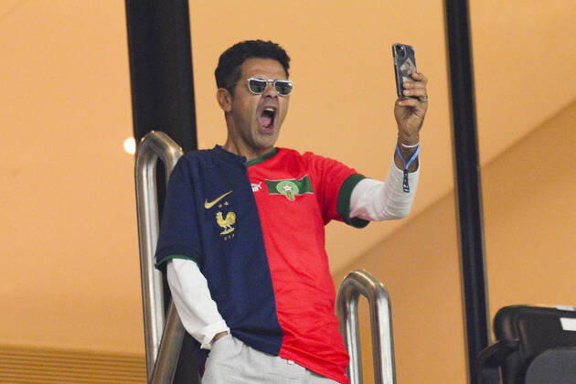 FIFA WM 2022, Frankreich - Marokko, Schauspieler Jamel Debbouze auf der Tribüne