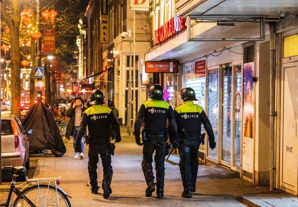 ROTTERDAM Young people are being sent away from the Kruisplein by the riot police after the lost semi final match between Morocco and France at the World Cup football in Qatar ANP JEFFREY GROENEWEG xVIxANPxSportx xxANPxIVx 459434793 originalFilename: 459434793