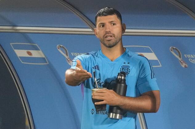 Mandatory Credit: Photo by Dave Shopland Shutterstock (13667310a) Argentina s Sergio Aguero watches squad training session Argentina Training, FIFA World Cup, WM, Weltmeisterschaft, Fussball 2022, Football, Qatar University Training Site, Doha, Qatar - 15 Dec 2022 Editorial Use Only Argentina Training, FIFA World Cup 2022, Football, Qatar University Training Site, Doha, Qatar - 15 Dec 2022 Editorial Use Only Copyright: xDavexShopland Shutterstockx 13667310a