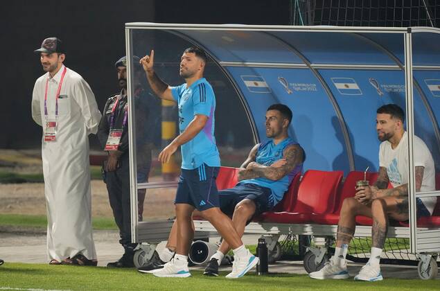 Mandatory Credit: Photo by Dave Shopland Shutterstock (13667310m) Argentinian Sergio Aguero watches squad players training Argentina Training, FIFA World Cup, WM, Weltmeisterschaft, Fussball 2022, Football, Qatar University Training Site, Doha, Qatar - 15 Dec 2022 Editorial Use Only Argentina Training, FIFA World Cup 2022, Football, Qatar University Training Site, Doha, Qatar - 15 Dec 2022 Editorial Use Only Copyright: xDavexShopland Shutterstockx 13667310m