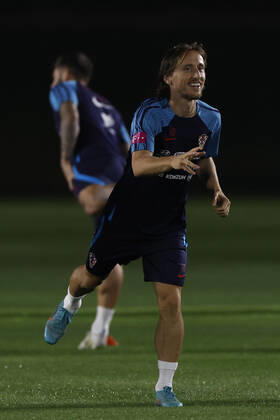 Croatia s player Luca Modric participates in his national team, Nationalteam s training session in Doha, Qatar, 15 December 2022. Croatia is to face Morocco in a FIFA World Cup, WM, Weltmeisterschaft, Fussball Qatar 2022 match for the third and fourth place on 17 December. Croatia s training session !ACHTUNG: NUR REDAKTIONELLE NUTZUNG!  Copyright: xALBERTOxESTEVEZx EVE2286 20221215-d921dce331407d171d69da887ab0149ce438e3d6