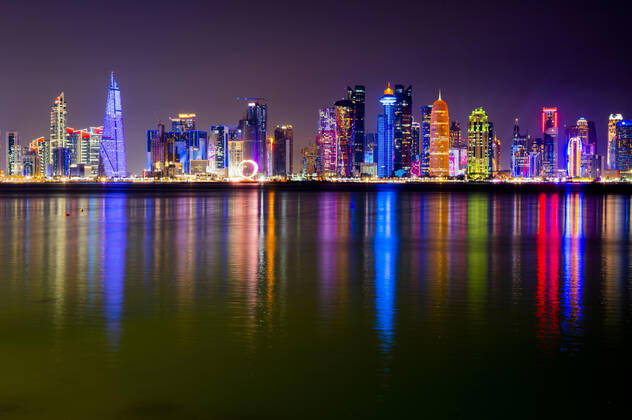 Ambiance dans la Fan Zone de La Corniche devant la Skyline de DOHA FOOTBALL : Fan Zone La Corniche - coupe du Monde Qatar 2022 - 15 12 2022 JBAutissier Panoramic 