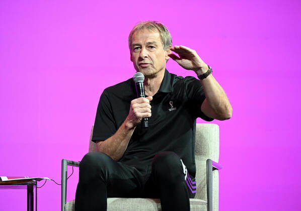 Football, men, 2022 23 season, Qatar World Cup, Doha, FIFA Technical Study Group press conference in the media center at Qatar National Convention Centre QNCC , pictured Jürgen Klinsmann FIFA Technical Study Group , 17 12 2022, Copyright: xMatthiasxKochx