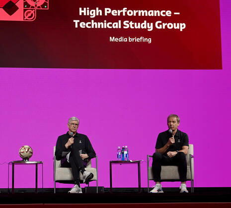 Football, Men, 2022 23 season, World Cup in Qatar, Doha, FIFA Technical Study Group press conference in the media center at Qatar National Convention Centre QNCC , pictured f l Arsene Wenger M , FIFAs Chief of Global Football Development , Jürgen Klinsmann FIFA Technical Study Group , 17 12 2022, Copyright: xMatthiasxKochx