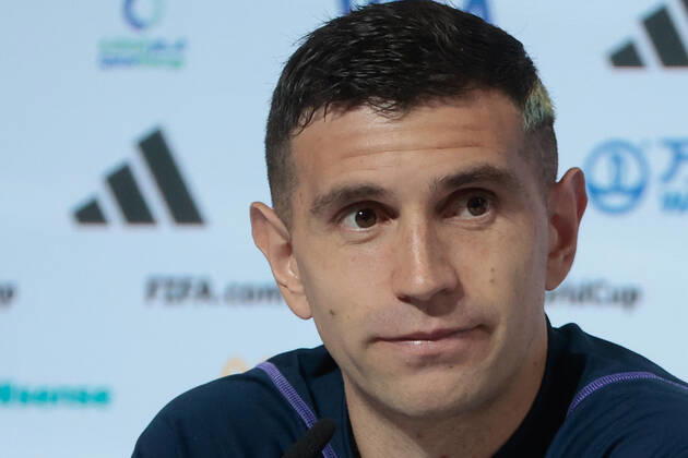Argentina s goalkeeper Emiliano Dibu Martinez during the press conference, PK, Pressekonferenz held at Virtual Stadium in Doha, Qatar, 17 December 2022. France will face Argentina on 18 December in the final match of FIFA World Cup, WM, Weltmeisterschaft, Fussball Qatar 2022. Argentina s press conference !ACHTUNG: NUR REDAKTIONELLE NUTZUNG!  Copyright: xJuanxIgnacioxRoncoronix EVE2368 20221217-d62d462d751b51128f5152a17bed3ddcbb2f3ae5