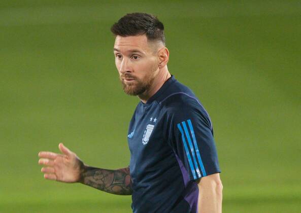Mandatory Credit: Photo by Dave Shopland Shutterstock (13670844b) Lionel Messi of Argentina Argentina Training, FIFA World Cup, WM, Weltmeisterschaft, Fussball 2022, Football, Qatar University Training Site, Doha, Qatar - 17 Dec 2022 Editorial Use Only Argentina Training, FIFA World Cup 2022, Football, Qatar University Training Site, Doha, Qatar - 17 Dec 2022 Editorial Use Only  Copyright: xDavexShopland Shutterstockx 13670844b