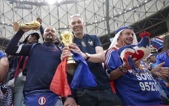 French fans attend the Qatar 2022 World Cup final between Argentina and France at the Lusail stadium today, Qatar 18 December 2022. Soccer World Cup 2022: Argentina - France !ACHTUNG: NUR REDAKTIONELLE NUTZUNG!  Copyright: xJuanxIgnacioxRoncoronix GR7016 20221218-8079f9368838af545a131051c67fda479641af6e