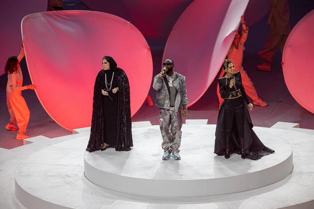 Football - FIFA World Cup, WM, Weltmeisterschaft, Fussball Qatar 2022 - Final - Argentina v France DOHA, QATAR - Sunday, December 18, 2022: Davido (C) and Aisha perform during the closing ceremony before the FIFA World Cup Qatar 2022 Final match between Argentina and France at the Lusail Stadium. AL-DAAYEN Lusail Stadium DOHA QATAR  Copyright: xDavidxRawcliffex P2022-12-18-FIFA_World_Cup_Final_2022-16
