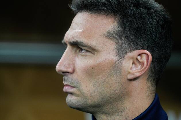 Mandatory Credit: Photo by Dave Shopland Shutterstock (13670813y) Argentina Manager Lionel Scaloni looks on during the singing of the national anthems Argentina v France, FIFA World Cup, WM, Weltmeisterschaft, Fussball 2022, Final, Football, Lusail Stadium, Al Daayen, Qatar - 18 Dec 2022 Editorial Use Only Argentina v France, FIFA World Cup 2022, Final, Football, Lusail Stadium, Al Daayen, Qatar - 18 Dec 2022 Editorial Use Only  Copyright: xDavexShopland Shutterstockx 13670813y