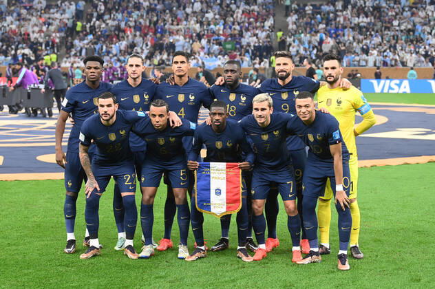 Football, men, 2022 23 season, World Cup in Qatar, final, Argentina France at Lusail Iconic Stadium in Lusail, back row v l Aurelien Tchouameni France , Adrien Rabiot France , Raphael Varane France , Dayot Upamecano France , Olivier Giroud France , goalkeeper Hugo Lloris France , front row v l Theo Hernandez France , Jules Kounde France , Ousmane Dembele France , Antoine Griezmann France , Kylian Mbappe France , 18 12 2022, Copyright: xMatthiasxKochx