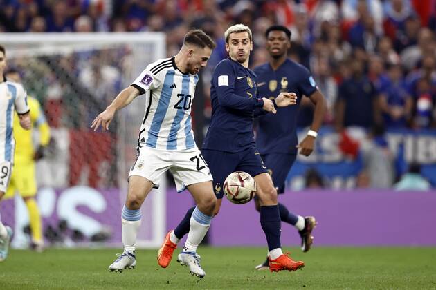 AL DAAYEN l r Alexis Mac Allister of Argentina, Antoine Griezmann of France during the FIFA World Cup Qatar 2022 final match between Argentina and France at Lusail Stadium on December 18, 2022 in Al Daayen, Qatar AP Dutch Height MAURICE OF STONE FIFA World Cup Qatar 2022 2022 xVIxANPxSportx xMauricexvanxSteenxWKxIVx 459598324 originalFilename: 459598324.jpg