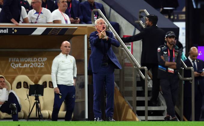 Doha, Qatar, 18th December 2022. Didier Deschamps coach of France attempts enthuse his players during the FIFA World Cup, WM, Weltmeisterschaft, Fussball 2022 match at Lusail Stadium, Doha. Picture credit should read: David Klein Sportimage EDITORIAL USE ONLY. No use with unauthorised audio, video, data, fixture lists, club league logos or live services. Online in-match use limited to 120 images, no video emulation. No use in betting, games or single club league player publications. SPI-2101-0115