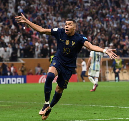 Football, men, 2022 23 season, World Cup in Qatar, final, Argentina France at Lusail Iconic Stadium in Lusail, Kylian Mbappe France , cheering after goal to 3 3, 18 12 2022, Copyright: xMatthiasxKochx