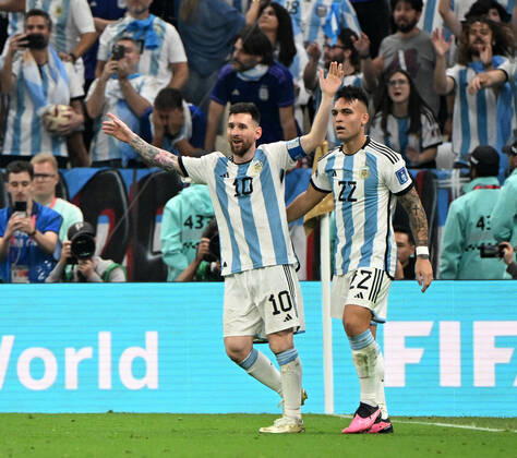 Football, men, 2022 23 season, World Cup in Qatar, final, Argentina France at Lusail Iconic Stadium in Lusail, f l Lionel Messi Argentina , Lautaro Martinez Argentina , cheering after goal to 3 2, 18 12 2022, Copyright: xMatthiasxKochx