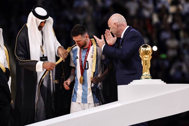 FIFA WM 2022, Argentinien ist Weltmeister - Lionel Messi im katarischen Gewand