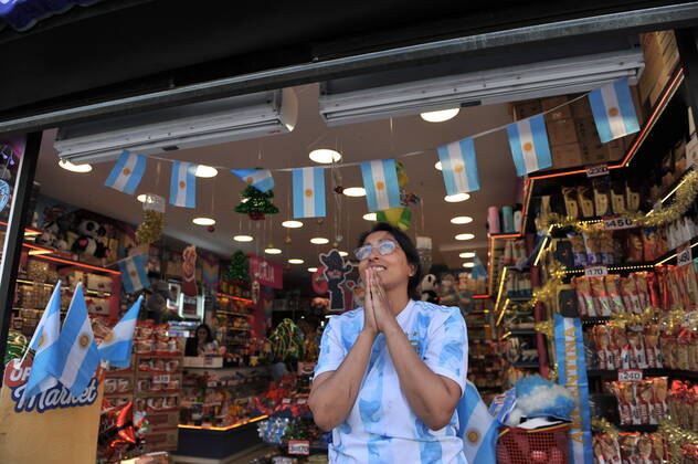 Football Football - Finale de la Coupe du monde de la FIFA Qatar 2022 - Fans à Buenos Aires - Buenos Aires, Argentine - 18 dà cembre 2022 Les fans argentins cà lebrent leur victoire dans la Coupe du monde. FOOTBALL : Coupe du Monde de la FIFA - Qatar 2022 - Les supporters à Buenos Aires - 18 12 2022 JaimeOlivos Panoramic