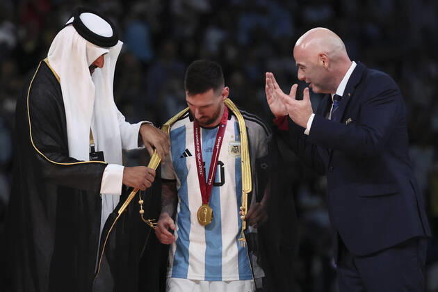 (221218) -- LUSAIL, Dec. 18, 2022 -- FIFA President Gianni Infantino (R) and The Emir of Qatar Sheikh Tamim bin Hamad Al Thani (L) award Lionel Messi of Argentina during the awarding ceremony of the 2022 FIFA World Cup, WM, Weltmeisterschaft, Fussball at Lusail Stadium in Lusail, Qatar, Dec. 18, 2022. ) (SP)QATAR-LUSAIL-2022 WORLD CUP-FINAL-ARG VS FRA LanxHongguang