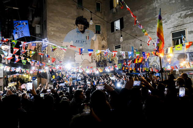 FIFA WM 2022, Argentinien ist Weltmeister - Fans feiern in Neapel