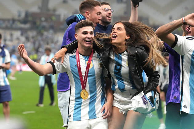 FIFA WM 2022, Argentinien ist Weltmeister - Spieler feiern mit ihren Angehörigen