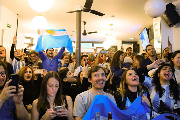 Les supporters de l Argentine au Cafe El Sur à Paris - ambiance - FOOTBALL : Les supporters de l Argentine - Paris - 18 12 2022 FedericoPestellini Panoramic