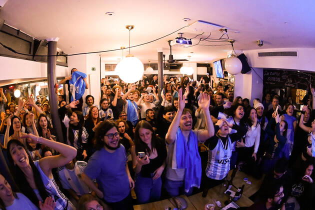 Les supporters de l Argentine au Cafe El Sur à Paris - ambiance - FOOTBALL : Les supporters de l Argentine - Paris - 18 12 2022 FedericoPestellini Panoramic