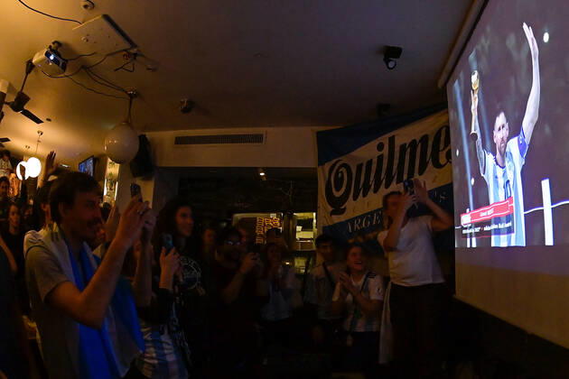 Les supporters de l Argentine au Cafe El Sur à Paris - ambiance - FOOTBALL : Les supporters de l Argentine - Paris - 18 12 2022 FedericoPestellini Panoramic