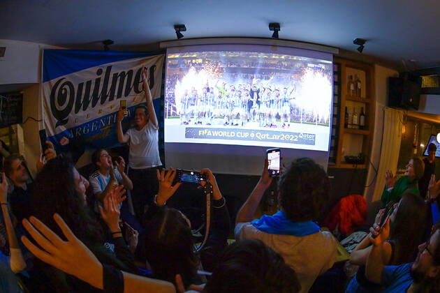 Les supporters de l Argentine au Cafe El Sur à Paris - ambiance - FOOTBALL : Les supporters de l Argentine - Paris - 18 12 2022 FedericoPestellini Panoramic