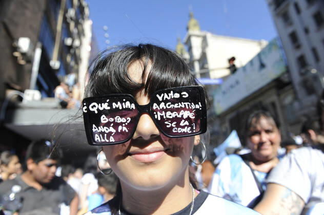 Football Football - Finale de la Coupe du monde de la FIFA Qatar 2022 - Fans à Buenos Aires - Buenos Aires, Argentine - 18 dà cembre 2022 Les fans argentins cà lebrent leur victoire dans la Coupe du monde. FOOTBALL : Coupe du Monde de la FIFA - Qatar 2022 - Les supporters à Buenos Aires - 18 12 2022 JaimeOlivos Panoramic