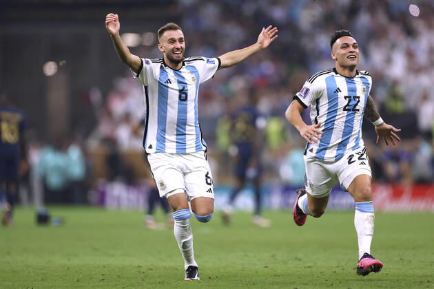 PEZZELLA German with MARTINEZ Lautaro Team Argentina cheer after victory FIFA World Cup 2022 in Qatar Final Argentina France on 18 12 2022 at Lusail Stadium DFL REGULATES PROHIBIT ANY USE OF PHOTOGRAPHS as IMAGE SEQUENCES and or QUASI VIDEO Copyright: xLacixPerenyix