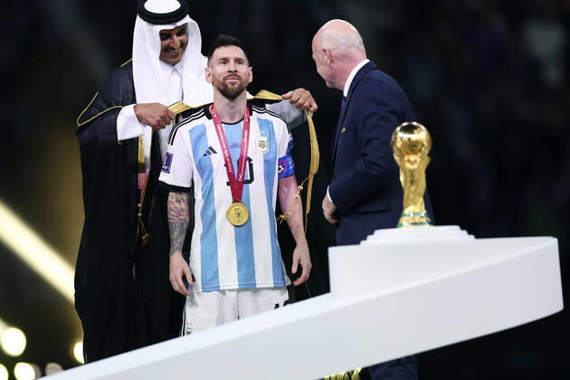 MESSI Lionel World Champion Team Argentina at the award ceremony with FIFA President INFANTINO Gianni and the Emir TAMIN BIN HAMAD AL THANI FIFA World Cup 2022 in Qatar Final Argentina France on 18 12 2022 at Lusail Stadium DFL REGULATIONS PROHIBIT ANY USE OF PHOTOGRAPHS as IMAGE SEQUENCES and or QUASI VIDEO Copyright: xLacixPerenyix