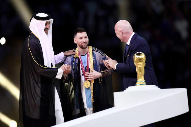 MESSI Lionel World Champion Team Argentina at the award ceremony with FIFA President INFANTINO Gianni and the Emir TAMIN BIN HAMAD AL THANI FIFA World Cup 2022 in Qatar Final Argentina France on 18 12 2022 at Lusail Stadium DFL REGULATIONS PROHIBIT ANY USE OF PHOTOGRAPHS as IMAGE SEQUENCES and or QUASI VIDEO Copyright: xLacixPerenyix