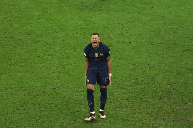 Das Finale der FIFA Fussball-Weltmeisterschaft 18. Dezember 2022, Lusail City Finale der FIFA Fussball-Weltmeisterschaft Katar 2022 Argentinien gegen Frankreich Kylian Mbappe (Frankreich) reagiert nach einer vergebenen Chance Foto Charlotte Wilson Abseits Doha Katar Copyright: xCharlottexWilsonx xOffsidexOffside