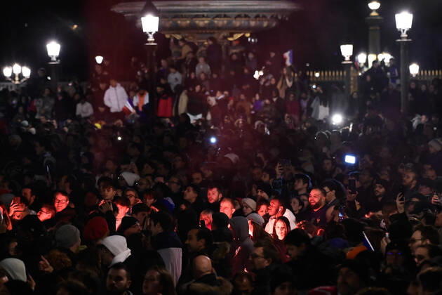 Rassemblement de l equipe de France a la Place de la Concorde - Ambiance FOOTBALL : Rassemblement de l equipe de France - Paris - 19 12 2022 FedericoPestellini Panoramic