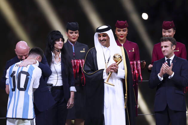MESSI Lionel World Champion Team Argentina at the award ceremony with FIFA President INFANTINO Gianni and the Emir TAMIN BIN HAMAD AL THANI FIFA World Cup 2022 in Qatar right President MACRON Emmanuel Final Argentina France on 18 12 2022 at Lusail Stadium DFL REGULATIONS PROHIBIT ANY USE OF PHOTOGRAPHS as IMAGE SEQUENCES and or QUASI VIDEO Copyright: xLacixPerenyix