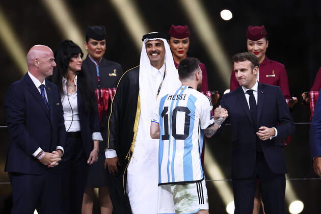 MESSI Lionel World Champion Team Argentina at the award ceremony with FIFA President INFANTINO Gianni and the Emir TAMIN BIN HAMAD AL THANI FIFA World Cup 2022 in Qatar right President MACRON Emmanuel Final Argentina France on 18 12 2022 at Lusail Stadium DFL REGULATIONS PROHIBIT ANY USE OF PHOTOGRAPHS as IMAGE SEQUENCES and or QUASI VIDEO Copyright: xLacixPerenyix