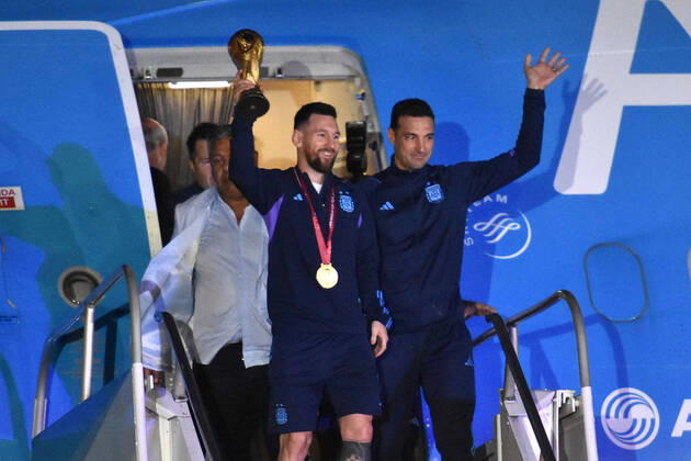 FIFA WM 2022, Weltmeister Argentinien, Ankunft in Buenos Aires und Siegesparade
