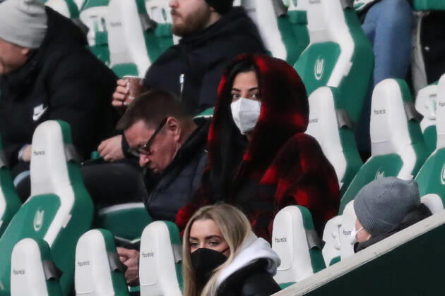 Dilara Kruse with Frank Kruse the father of Max Kruse VfL Wolfsburg,9 1 football Bundesliga season 2021 2022 point match VfL Wolfsburg vs TSG Hoffenheim in the Volkswagen Arena in Wolfsburg football,Germany,man,men,19 02 2022