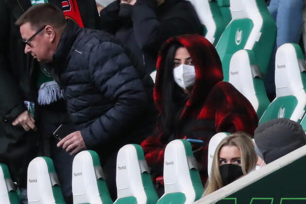 Dilara Kruse with Frank Kruse the father of Max Kruse VfL Wolfsburg,9 1 football Bundesliga season 2021 2022 point match VfL Wolfsburg vs TSG Hoffenheim in the Volkswagen Arena in Wolfsburg football,Germany,man,men,19 02 2022