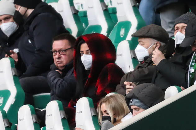 Dilara Kruse with Frank Kruse the father of Max Kruse VfL Wolfsburg,9 1 football Bundesliga season 2021 2022 point match VfL Wolfsburg vs TSG Hoffenheim in the Volkswagen Arena in Wolfsburg football,Germany,man,men,19 02 2022