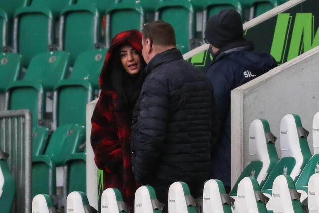 Dilara Kruse with Frank Kruse the father of Max Kruse VfL Wolfsburg,9 1 football Bundesliga season 2021 2022 point match VfL Wolfsburg vs TSG Hoffenheim in the Volkswagen Arena in Wolfsburg football,Germany,man,men,19 02 2022