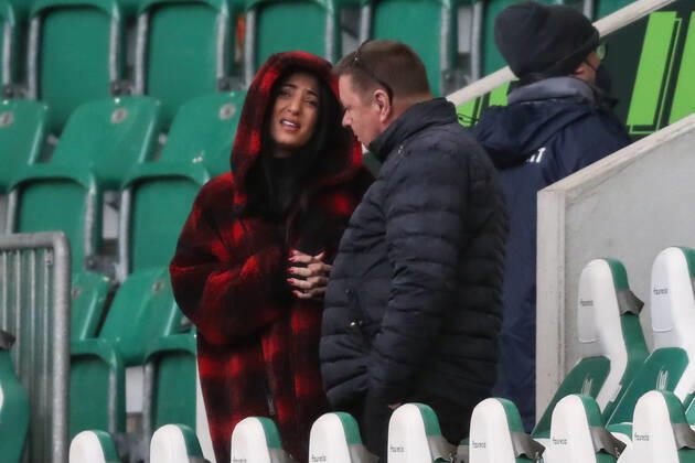 Dilara Kruse with Frank Kruse the father of Max Kruse VfL Wolfsburg,9 1 football Bundesliga season 2021 2022 point match VfL Wolfsburg vs TSG Hoffenheim in the Volkswagen Arena in Wolfsburg football,Germany,man,men,19 02 2022