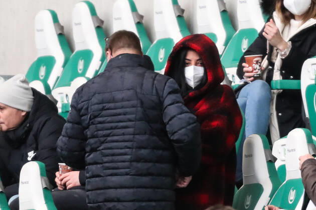 Dilara Kruse with Frank Kruse the father of Max Kruse VfL Wolfsburg,9 1 football Bundesliga season 2021 2022 point match VfL Wolfsburg vs TSG Hoffenheim in the Volkswagen Arena in Wolfsburg football,Germany,man,men,19 02 2022