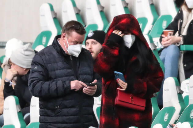 Dilara Kruse with Frank Kruse the father of Max Kruse VfL Wolfsburg,9 1 football Bundesliga season 2021 2022 point match VfL Wolfsburg vs TSG Hoffenheim in the Volkswagen Arena in Wolfsburg football,Germany,man,men,19 02 2022