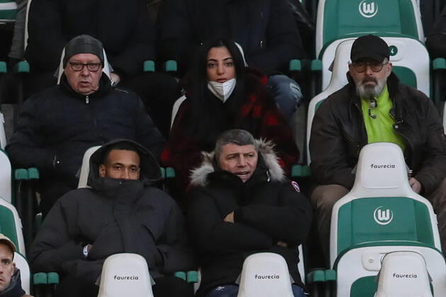 Dilara Kruse with Frank Kruse the father of Max Kruse VfL Wolfsburg,9 1 football Bundesliga season 2021 2022 point match VfL Wolfsburg vs TSG Hoffenheim in the Volkswagen Arena in Wolfsburg football,Germany,man,men,19 02 2022