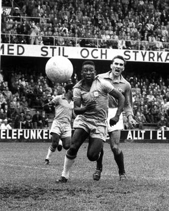 1958 FIFA World Cup Semifinal between Brazil and France PelÃ left in front of the French goal in Stockholm, Sweden, June 24, 1958 STOCKHOLM SWEDEN x44x,  Copyright: xOllexWesterx 1958 FIFA WORLD CUP